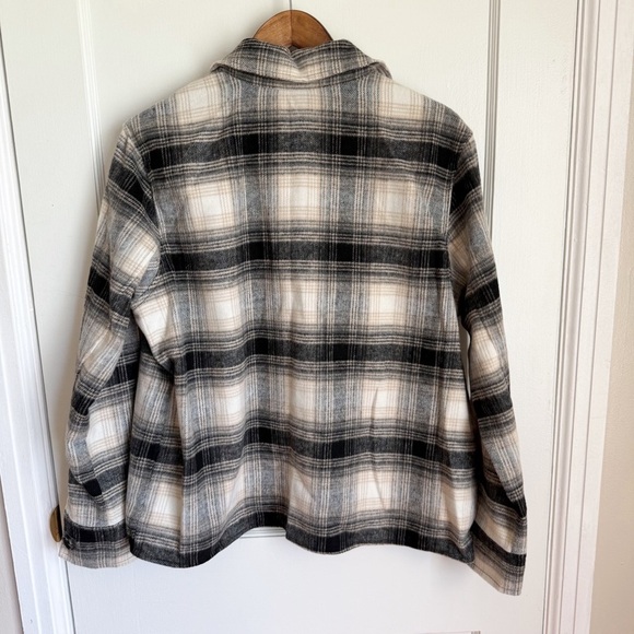 Steve Madden Plaid Button Down Shacket - Picture 4 of 8